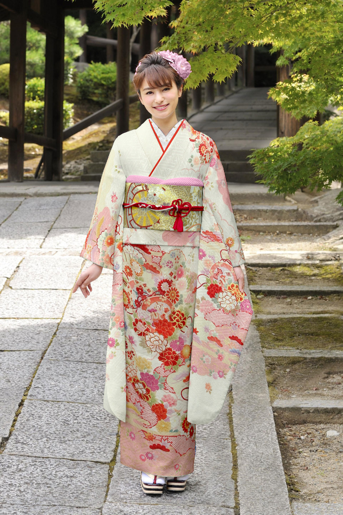 白地に雲　鼓や牡丹