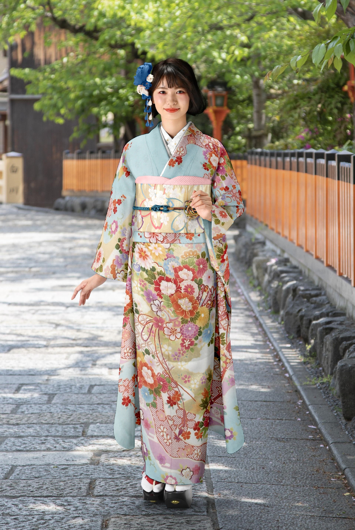 水色に金雲　花玉に檜扇